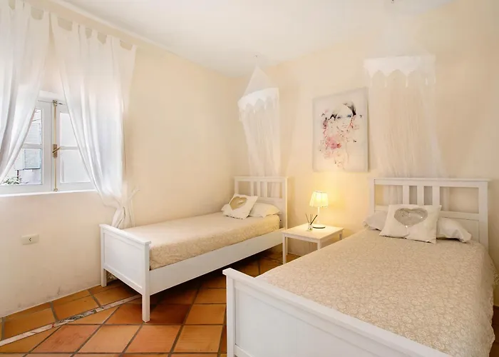 Saint Maxime * Адехе